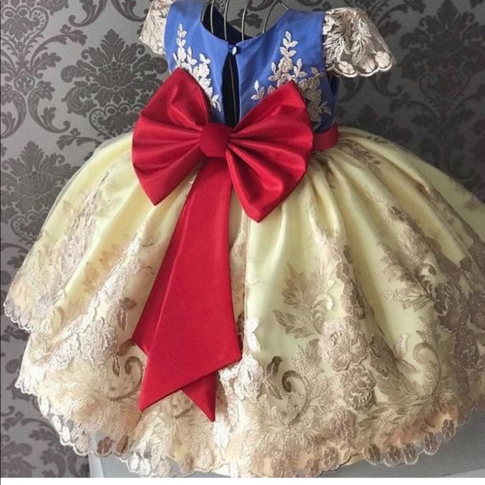 Snow White gown